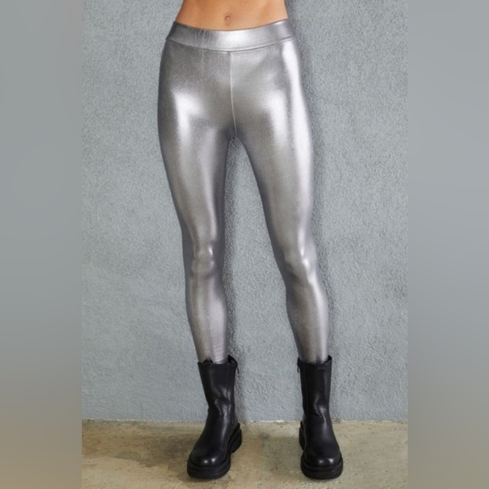 (50228-MET-SLV) PU METALIC COATED LEGGINGS - Picture 5 of 8